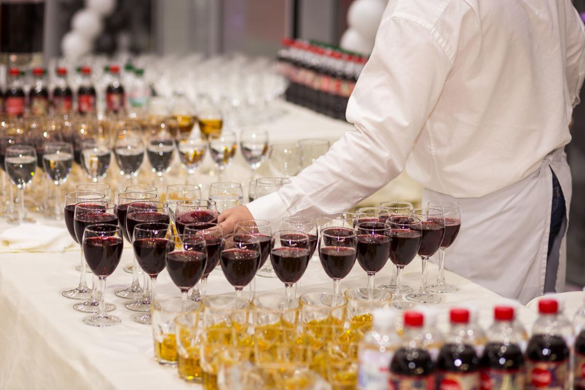 How To Set Up A Bar For Your Wedding Trends And Tips