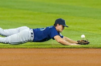 Adam Frazier gives the Mariners the lead with an RBI double in the