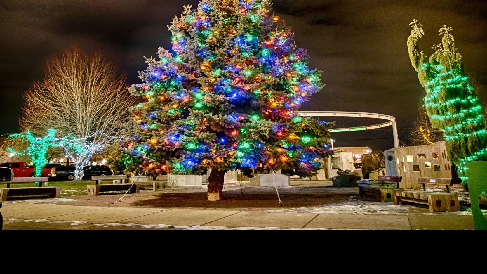 It Happened Here Yakima Community Christmas Tree Marks Start Of Holiday Season Happened Yakimaherald Com