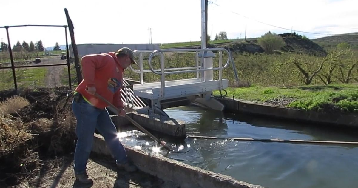 Ditch riders keep water flowing in Yakima Valley's irrigation systems ...
