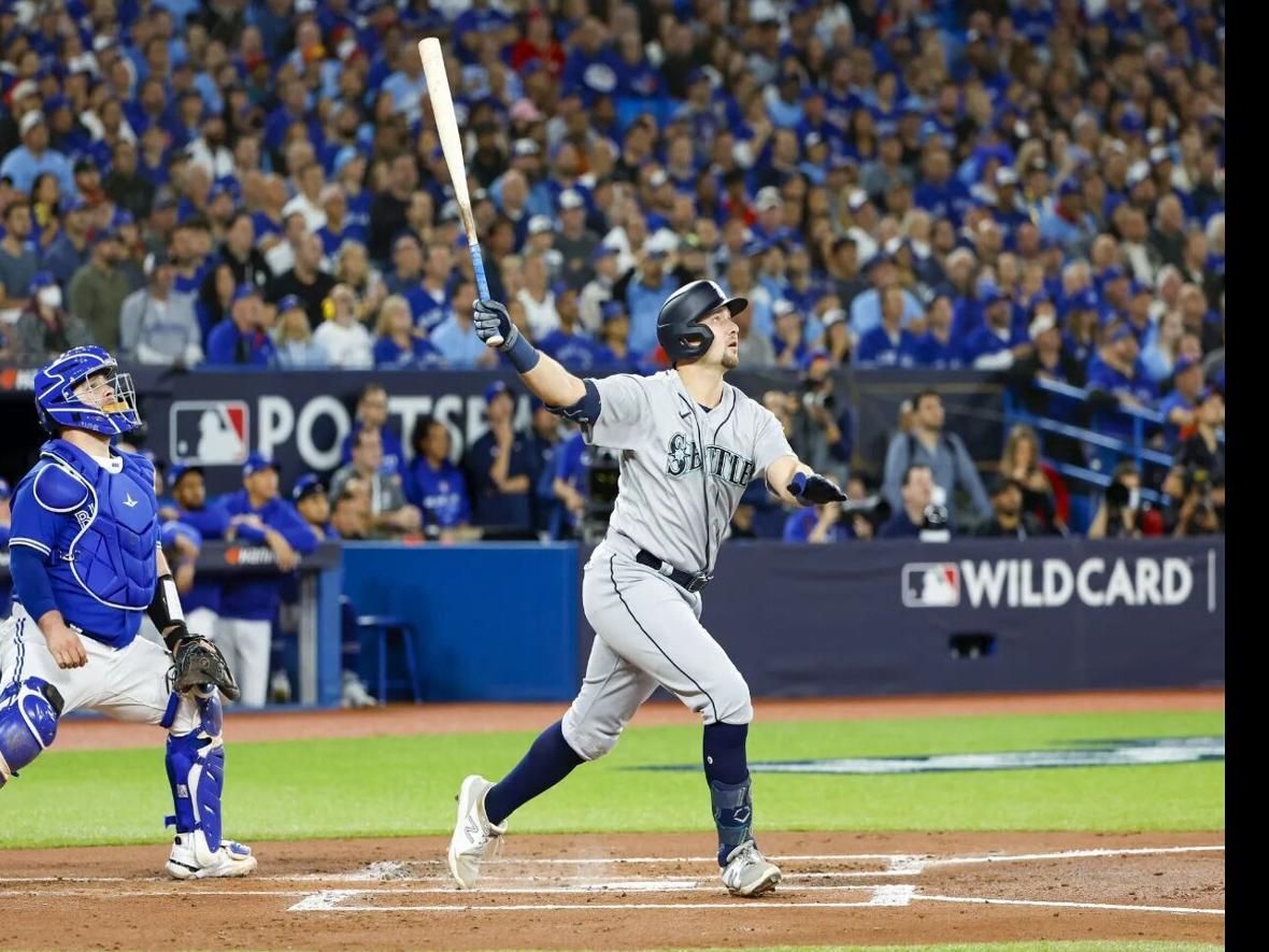 Suarez hits walk-off homer in extras, M's top Blue Jays
