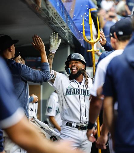 With expectations of playing in October, Mariners start managing