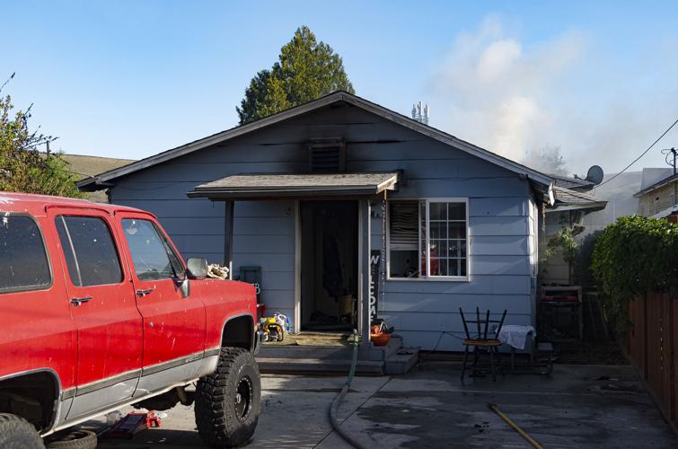 Fire destroys Selah duplex, displaces two residents Local