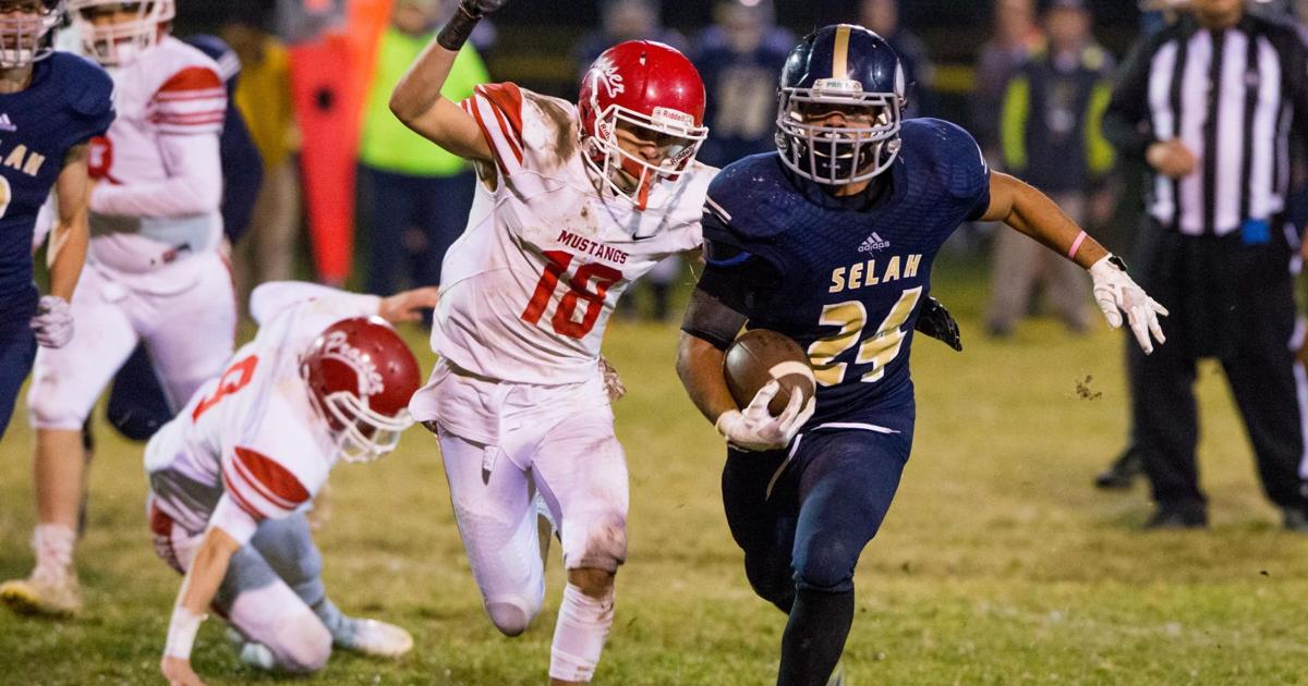 Football photos Selah defeats Prosser 3936 Sports Photos
