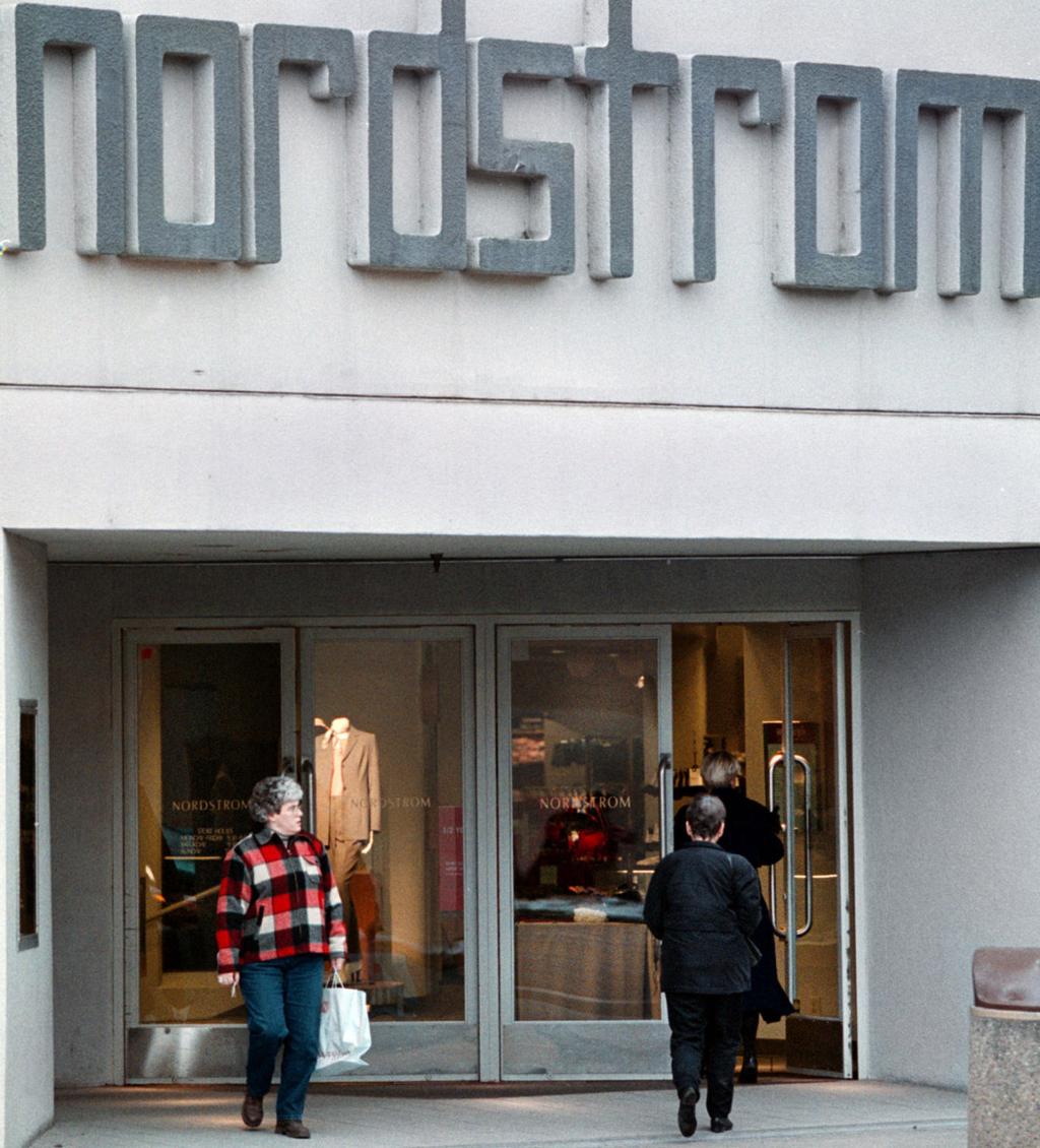 NORDSTROM Logo on Store Front Sign Editorial Photo - Image of city
