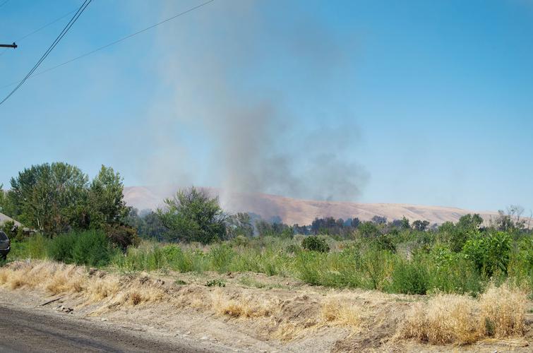 Brush fire near Wapato likely caused by human Local