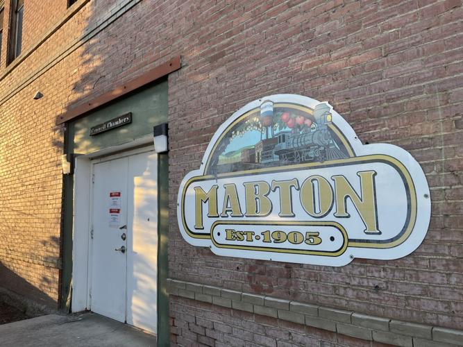 Mabton city council hires new clerk/treasurer, raises mayor's pay