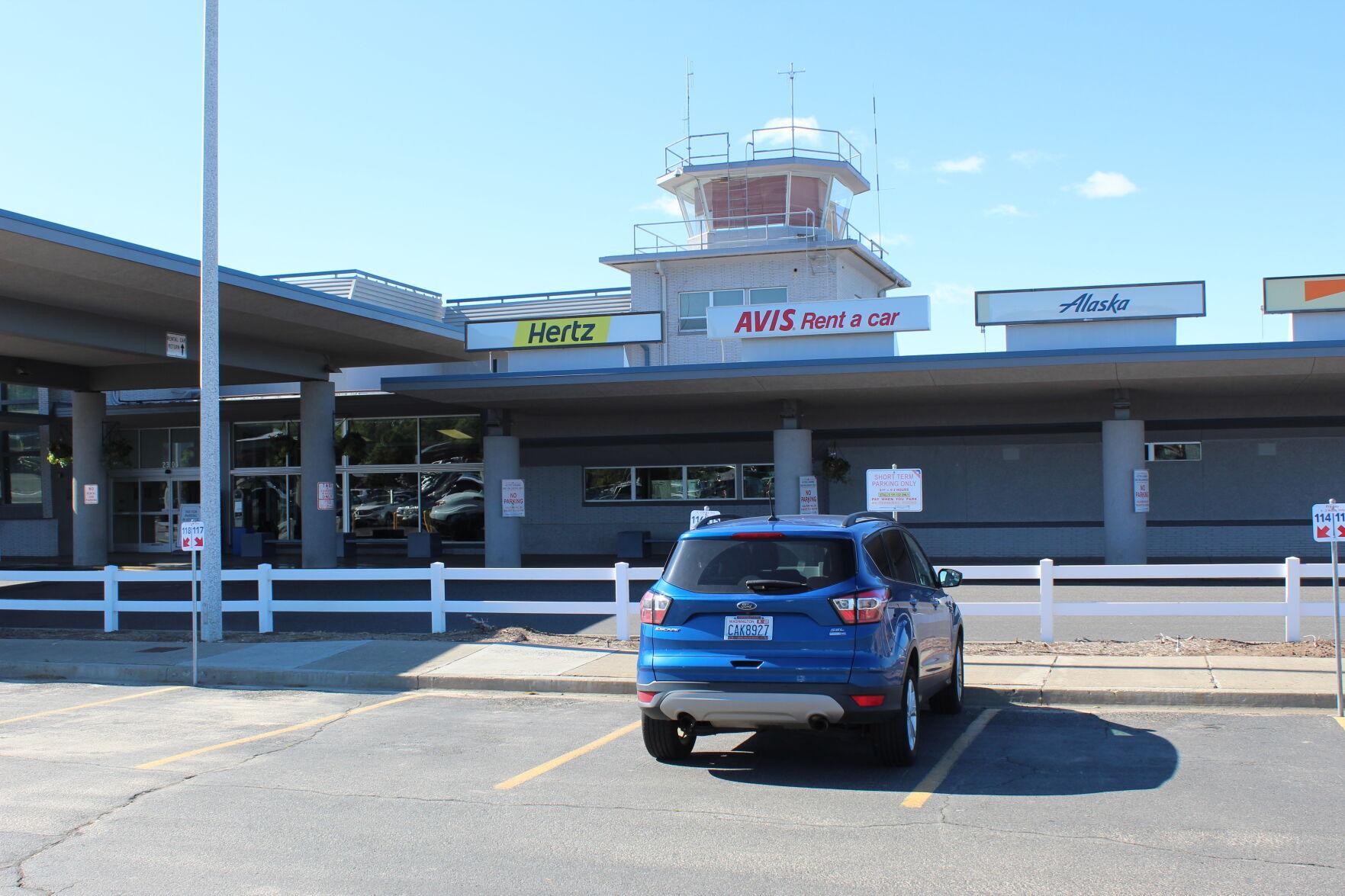 Yakima airport air traffic controllers use temporary facility to direct