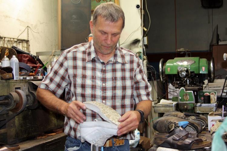 Yakima shoe store owner is following in his family's footsteps News