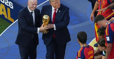 Para el presidente de La Liga, Infantino debería dimitir por 'destruir la industria del fútbol'