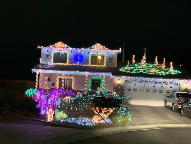 Listing of holiday lights displays around the Yakima Valley 2021
