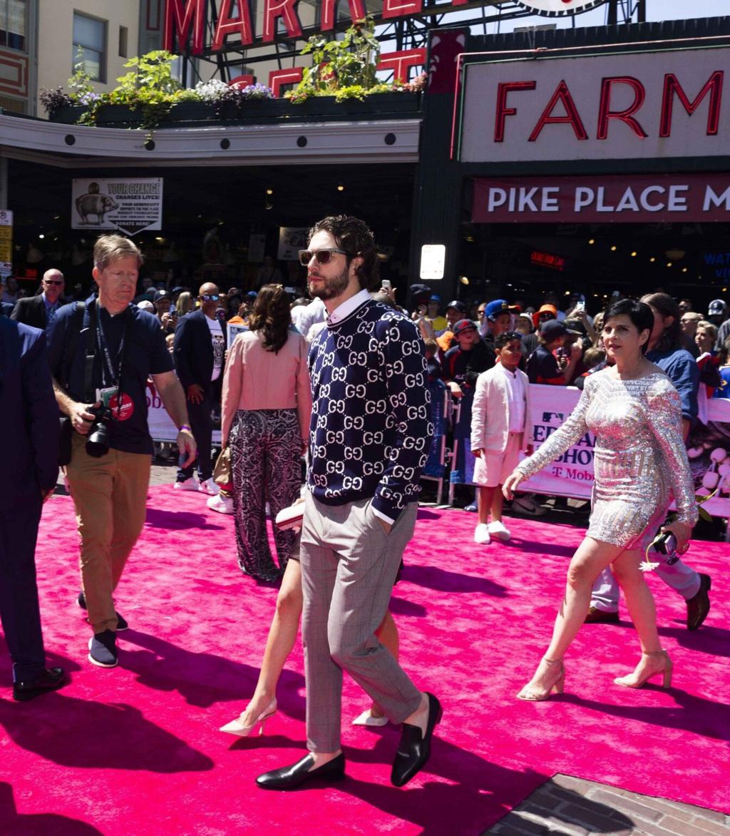 Photos: MLB All-Stars walk the red carpet at Pike Place Market