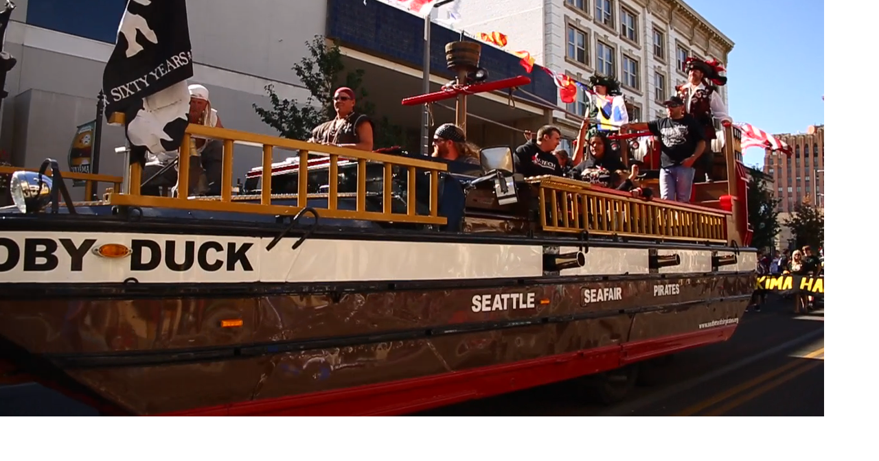 Seattle Seafair Pirates sail into Sunfair Parade