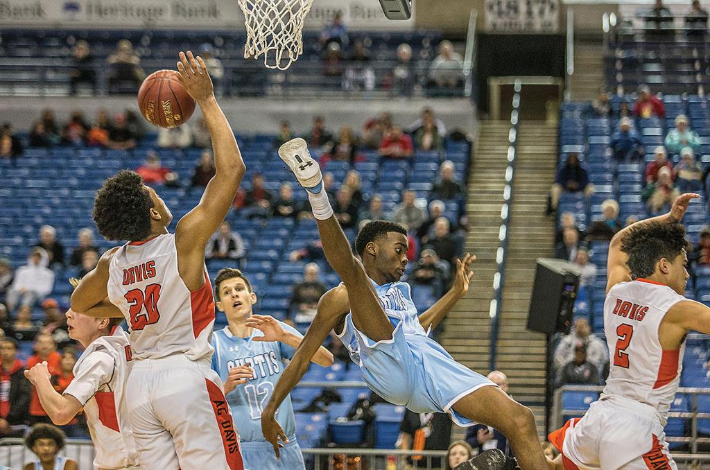 Davis Boys Basketball Can T Dig Out Of Big Early Hole Lose To