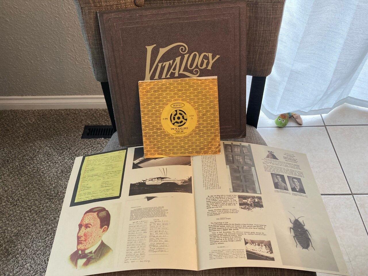 Pearl Jam – Vitalogy 1994 U.S. LP with booklet