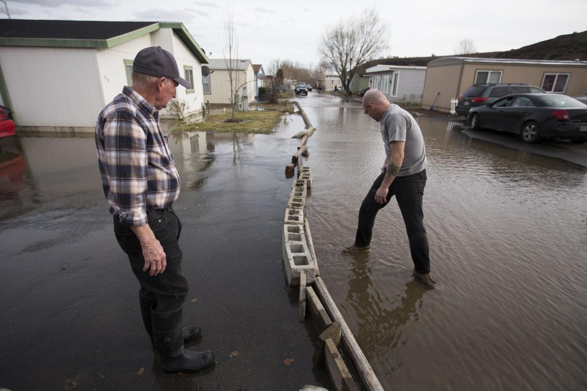 Photos of the flooding in Yakima | News Photos | yakimaherald.com