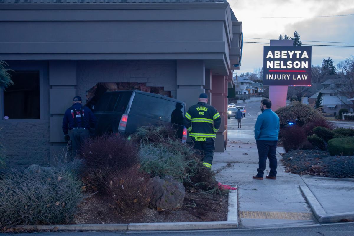 Suspect fleeing Yakima police crashes into law office Crime And