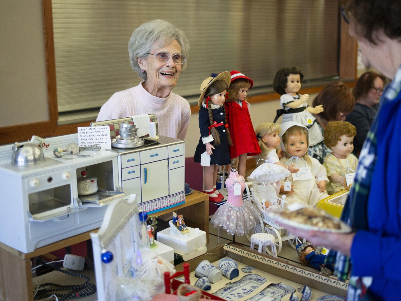 Holiday Bazaars Are Their Own Universe Scene Yakimaherald Com Holiday Bazaars Kittitas County 2022