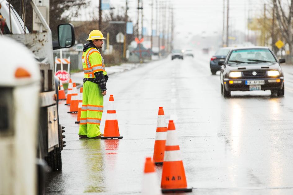 Traffic Control Flaggers Say Decent Pay Outdoor Work And Flexible 