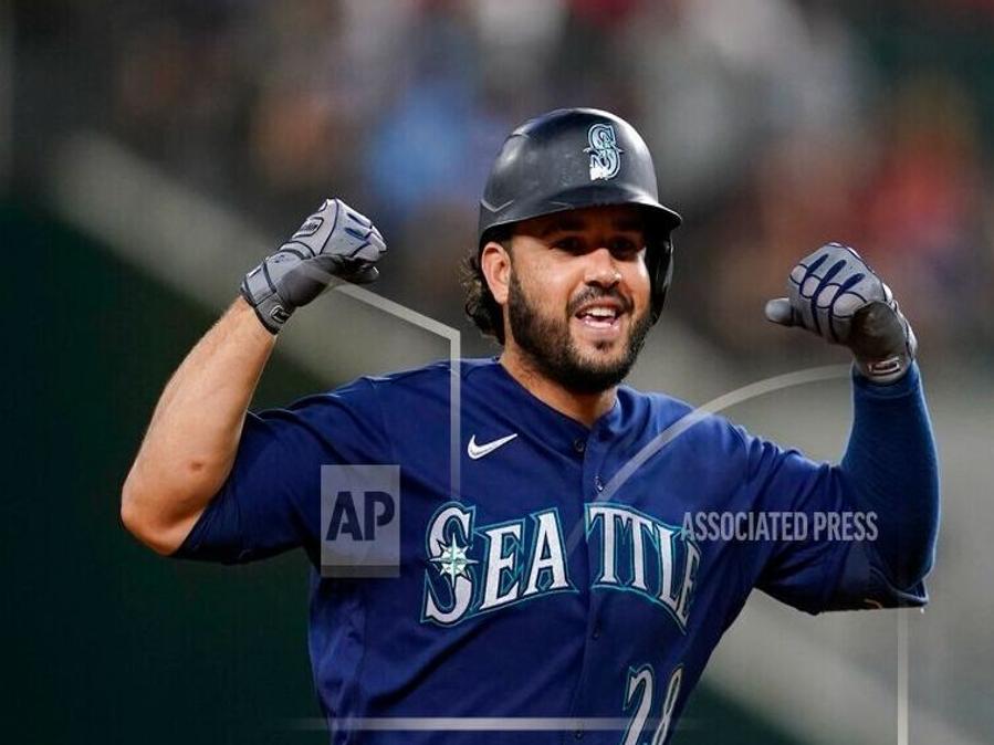 Mariner Muse on X: Can't get over the fact that Eugenio Suarez has a #7  earring  / X