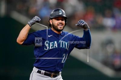 Eugenio Suarez redeems earlier mistake with big home run as Mariners open  series in Texas with win, Mariners