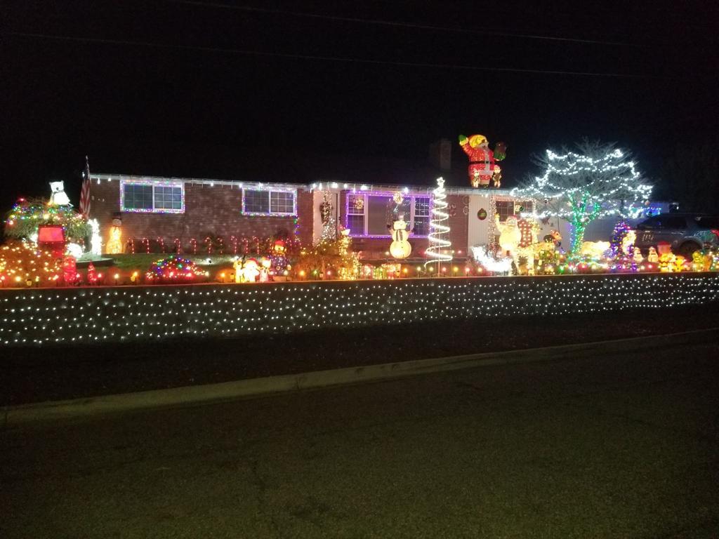 Candy Lane Christmas Yuma Az 2022 Adress Listing Of Holiday Lights Displays Around The Yakima Valley 2021 | |  Yakimaherald.com