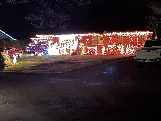 Listing of holiday lights displays around the Yakima Valley 2021