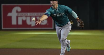Mariners cant get key hit in ninth as Diamondbacks snap their threegame win streak Mariners cant get key hit in ninth as Diamondbacks snap their threegame win streak