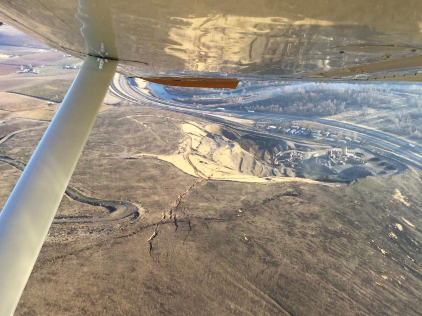 Growing cracks in Rattlesnake Ridge raise alarm Slide