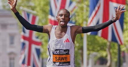El plusmarquista mundial Sabastian Sawe se lesiona y se perderá el Maratón de Berlín