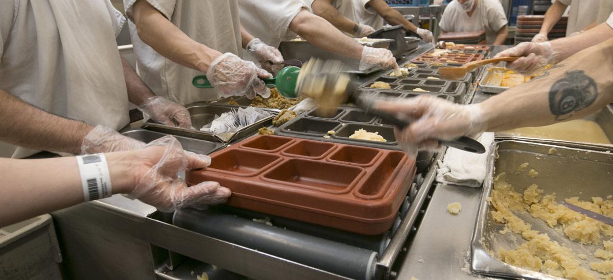 What stores in maine are open on thanksgiving