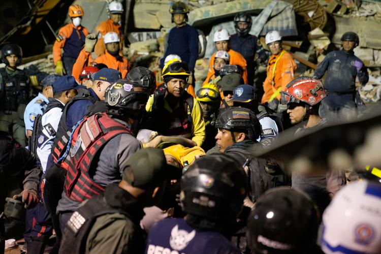 Venezuela reeling after powerful twin earthquakes kill at least 32 people  as promises of aid pour in | World | yakimaherald.com