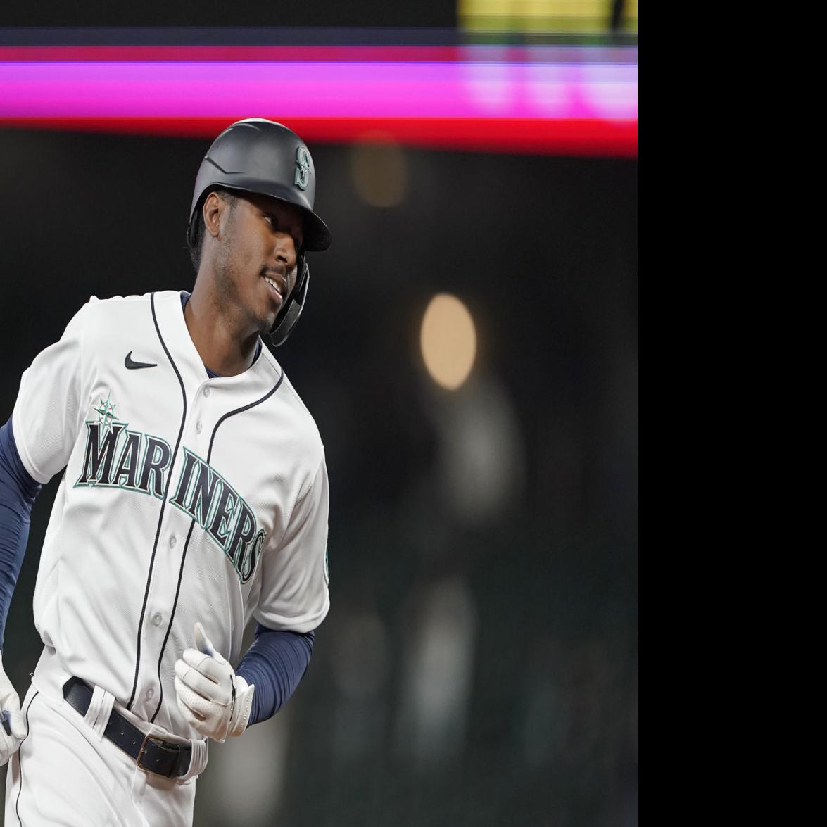 Mariners manager Scott Servais hopes Kyle Lewis can return Tuesday