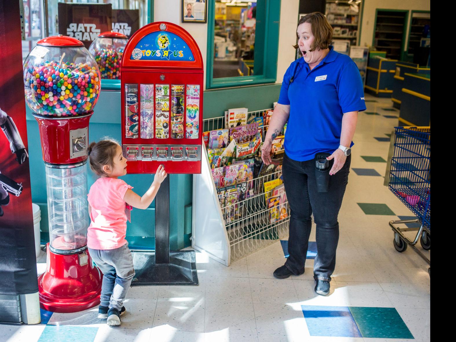 Announcement Of Toys R Us Closing Stores Hits Hard In Union Gap Local Yakimaherald Com