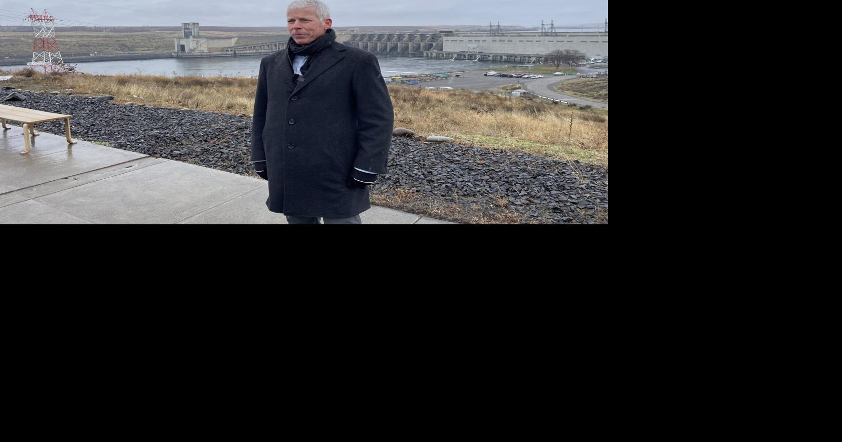 U.S. energy secretary tours Lower Snake River dams after Trump nixed deal