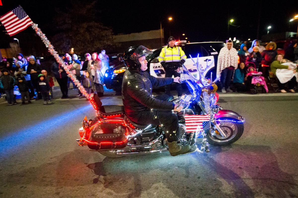 Photos Yakima Holiday Lighted Parade News Photos