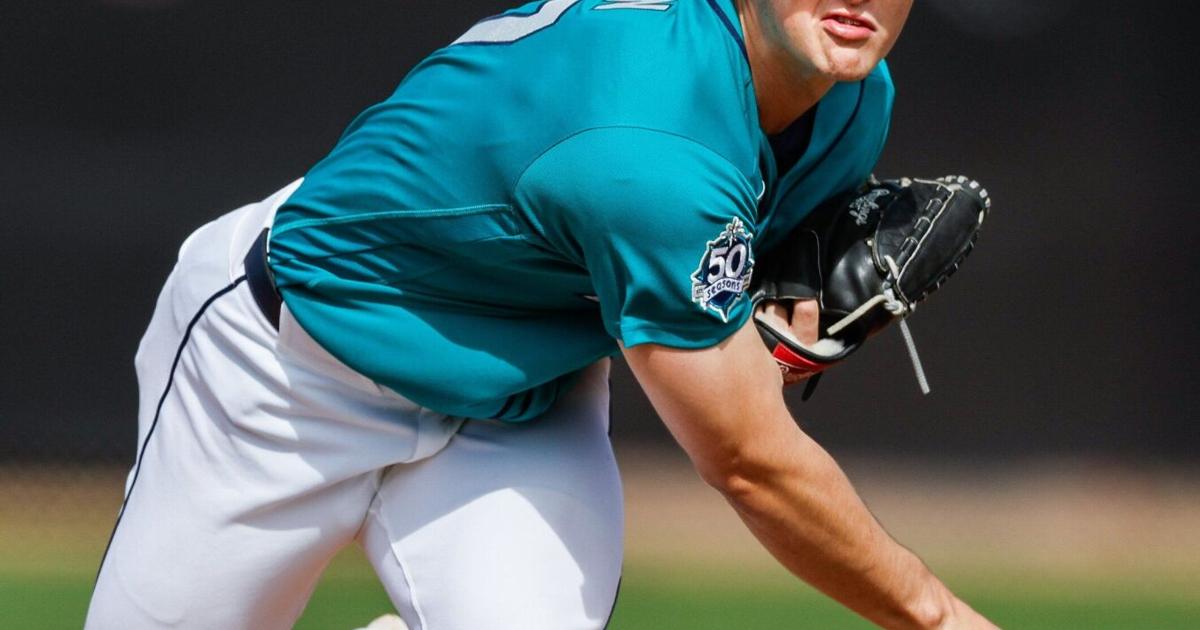 Mariners prospect Ryan Sloan dominant in perfect start for Arkansas ...