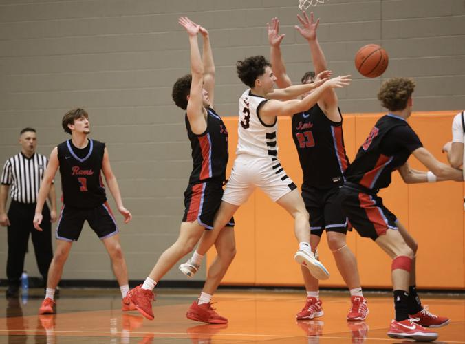 Cesar Hernandez provides late spark to lead Davis boys past West Valley ...