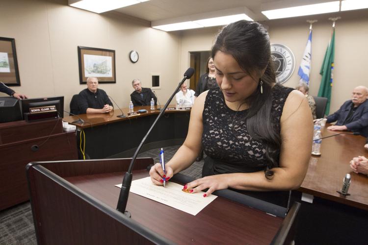 CouncilOath-YH-121015-7-2.jpg