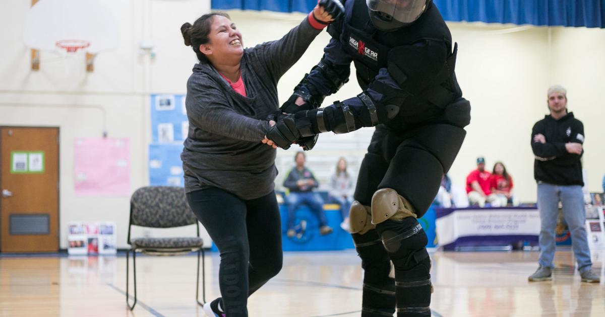 Self Defense Class Teaches Women And Girls How To Protect Themselves Local Yakimaherald Com Self Defense Class Teaches Women And Girls How To Protect Themselves Local Yakimaherald Com