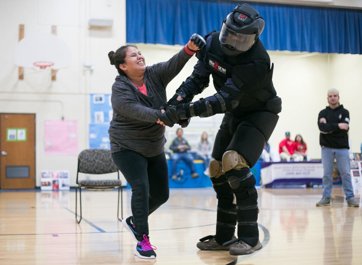 Self Defense Class Teaches Women And Girls How To Protect Themselves Local Yakimaherald Com