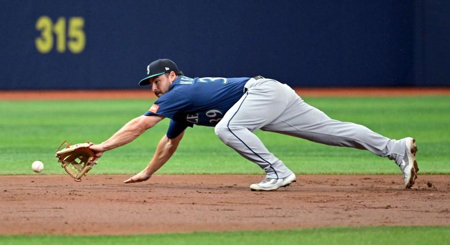 Mariners fall below .500 as losing streak continues with loss to Rays