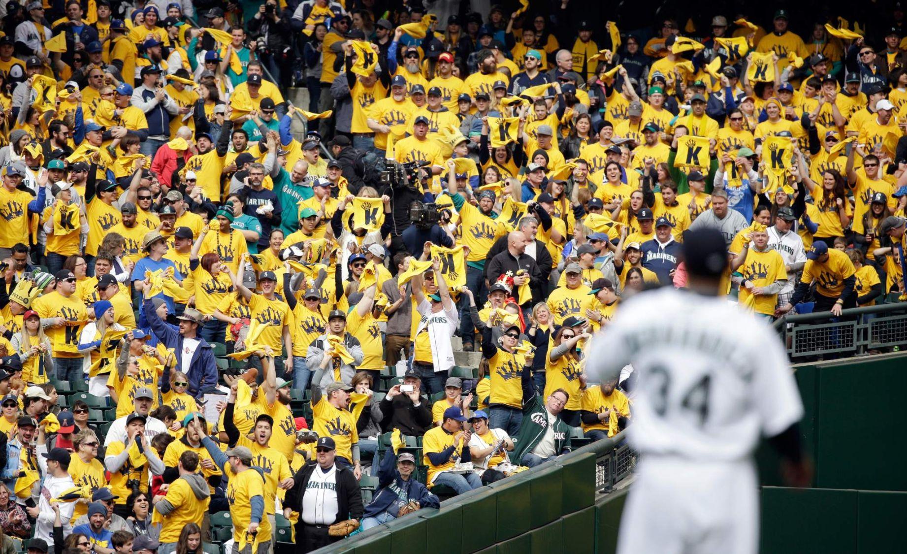 Mariners fans keeping their postseason dreams alive after Tuesday