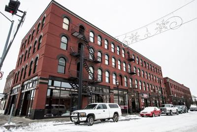 Yakima man charged with kidnapping, robbing woman at Cascade Apartments