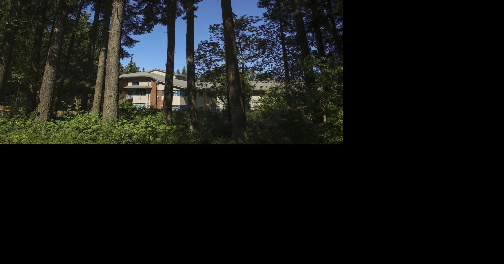 Edmonds teacher accused of inappropriate touching kept in classroom for 20 months