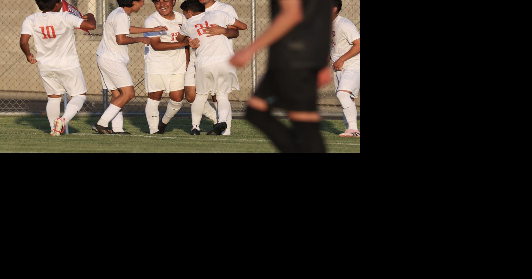 Munoz bicycle kick, hat trick sparks Davis to win over West Valley for league title