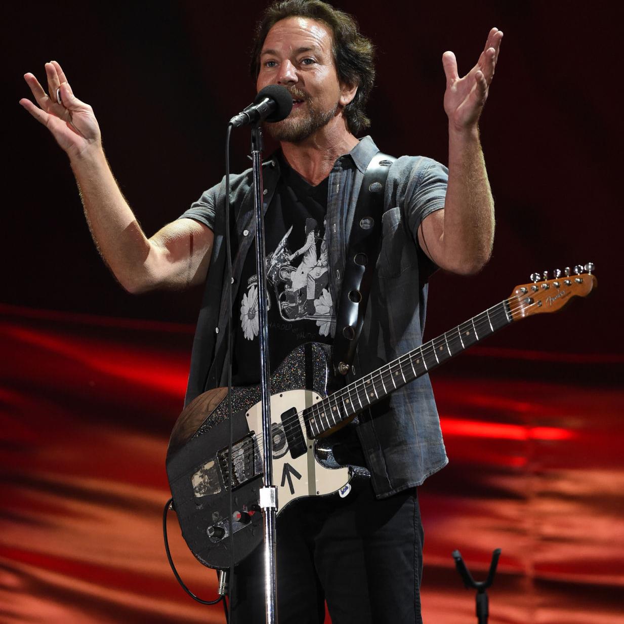 Get Pearl Jam S Eddie Vedder Helps Make Christmas Memorable For Needy For iPhone Free Get Wallpaper Pearl Jam S Eddie Vedder Helps Make Christmas Memorable For Needy Free HD