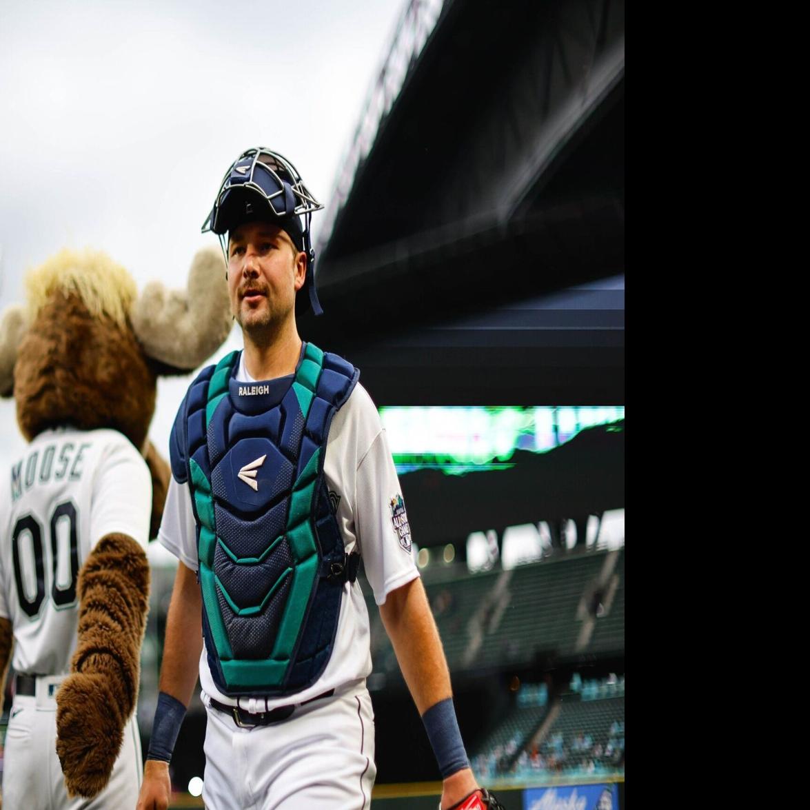 Mariners call up catcher Cal Raleigh for final game of 1st half