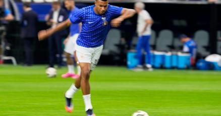 Mbappé encabeza alineación de Francia en semifinal de Mundial ante España pese a lesión de tobillo
