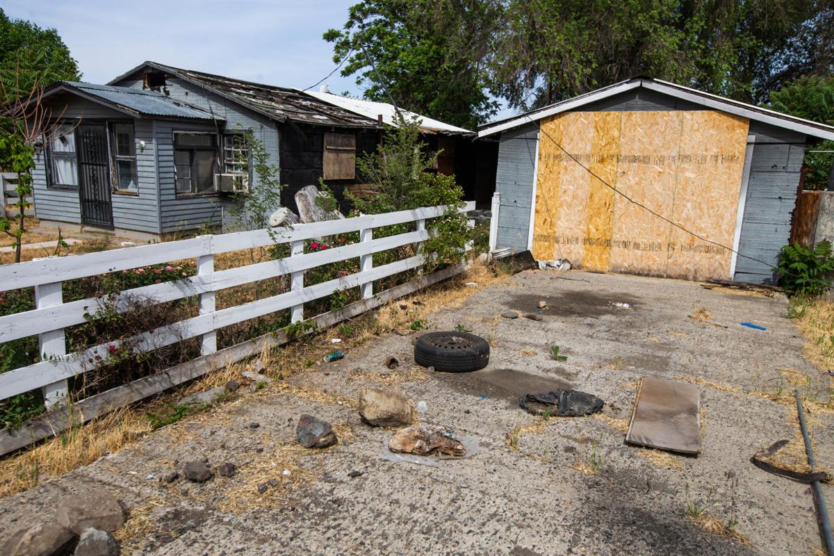 Yakima Officials Consider Clear Boarding As Alternative To Securing Vacant Homes With Plywood Local Yakimaherald Com